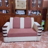 تخم للبيع يتكون من مقعد كبير واثنين وسط واثنين كراسي رقم الهاتف 077108...