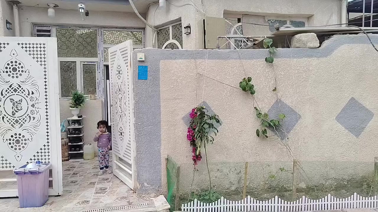 بيت مساحته 100 مربع طابو زراعي سند 25 الموقع ابو خستاوي فرع الغسل يم اسواق دره البيت كله طابوك كله صب كونكريت الصطح كله فرشي عالي عن الشارع تكرمون مجاري خارجيه لبيع سعره ٥٧ بي مجال التفاصيل داخل الفديو ***********
