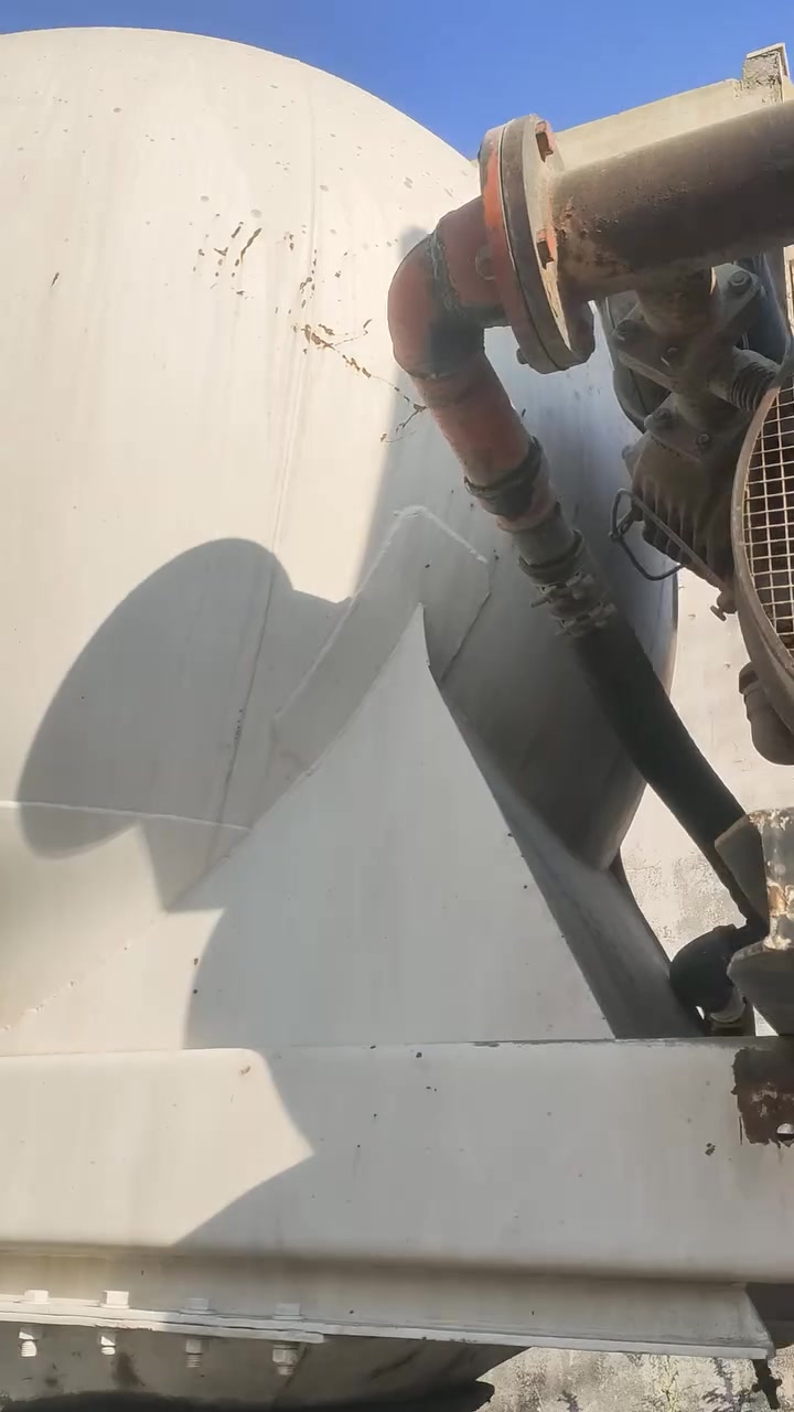 السلام عليكم سايلو سمنت سويدي للبيع دويز 3 السعر 90ورقة العنوان الموصل ***********،***********
