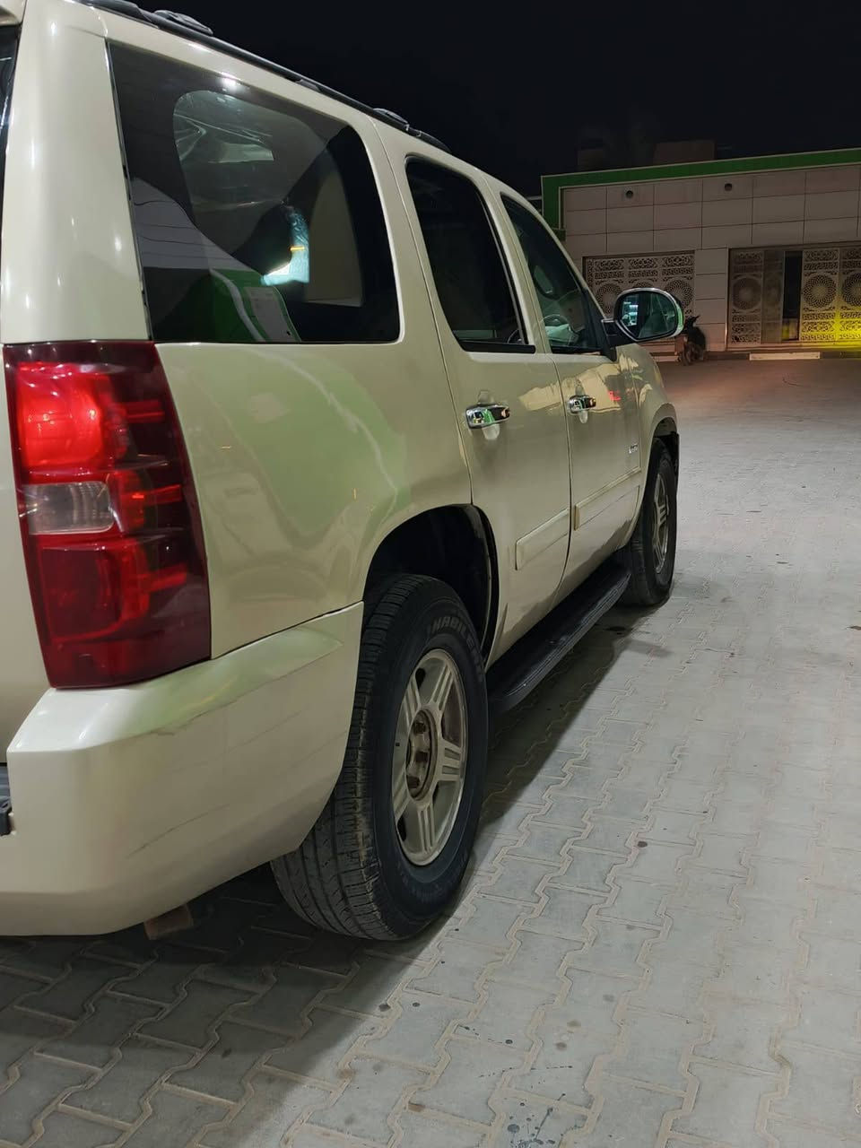 السلام عليكم
تاهو خليجي 2007
رقم بغداد راعيها ب البصره
شرط التحويل
لون شمباني 
السياره صبغ عام جماليه
بدون ضربه بدون معجون
دوشمه جديده دشبول جديد محرك كير خير من الله تاير حداديه ټمـٱمـ
السعر 155
العنوان البصره
هاتف ***********
