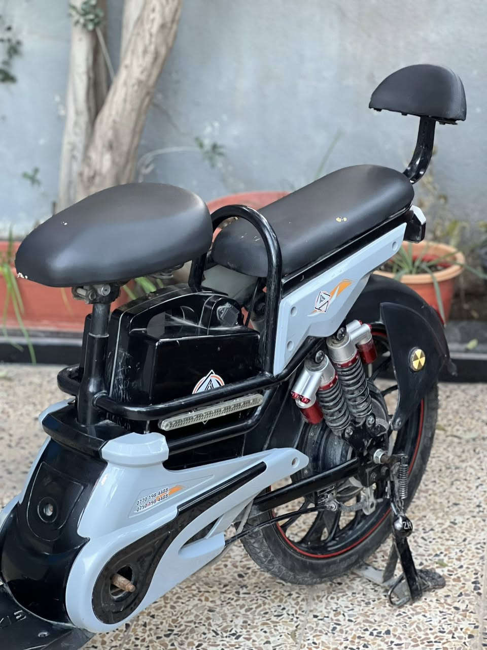 🔥 ماطور شحن حجم 20 – الجيل السادس للبيع 🔥
✔️ 5 بطاريات جديدة (ما مكمل شهر)
✔️ شاحنة (شارجر) جديدة
✔️ مقعد مريح للسائق والخلف
✔️ سلة حديد كبيرة وقوية
✔️ 3 سرعات – يمشي لحد 99
✔️ عقل جديد أصلي مبدل
✔️ إنارة LED أمامية وجانبية
✔️ شاشة جديدة
✔️ مفتاحين
✔️ النظافة 80%

💰 السعر: 400 ألف فقط

📞 للتفاصيل أكثر واتساب:
***********

🚚 ماطور مرتب وجاهز للشغل مباشرة
