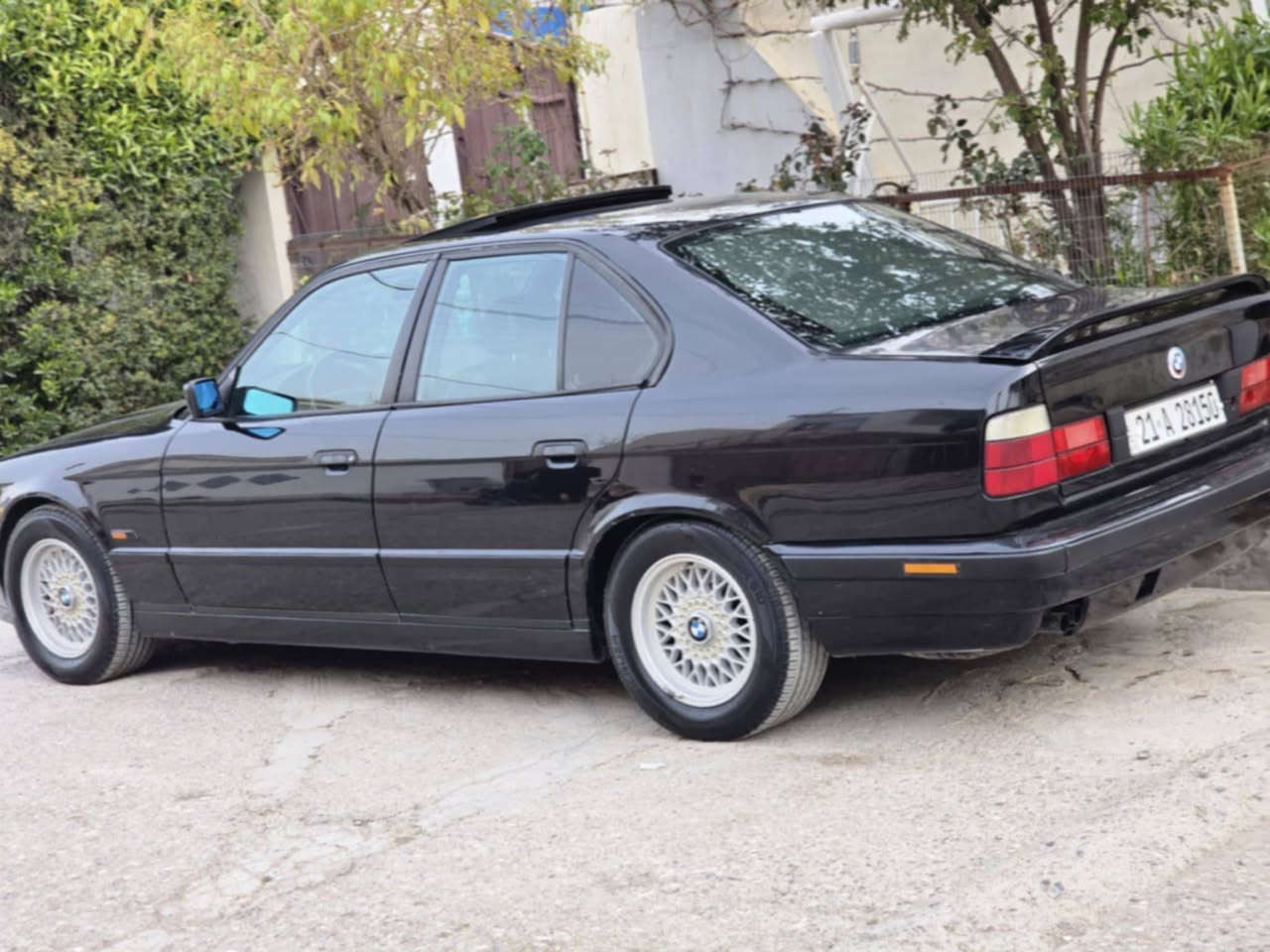 سلام عليكم
للبيع BMW   مۆدیل  1993 
  
فول شرط المكنيه كير  مكينه  525  ديجيتال 
لايت عدسات زينون 
كهربائي كلها شغال / كشن كهربائي 
سياره جاهز ماشاء الله 
سلايد  / كوبون بنزين 

سعر    (    78    )   بيها مجال قليل    

عنوان كركوك      ***********  /    واتساب
