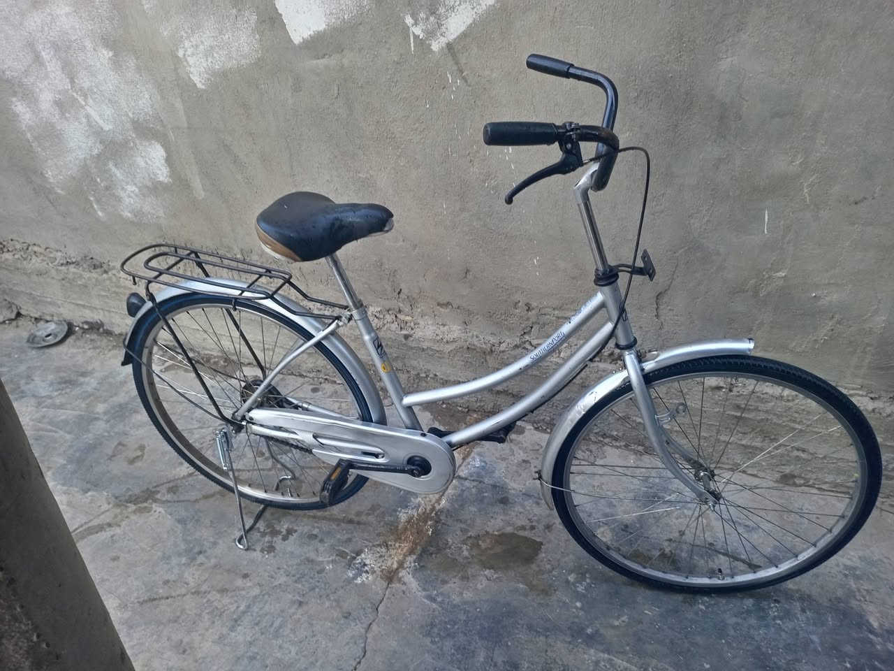 السلام عليكم باسكي للبيع حجم 26 نظيفات اثنين 100 رمادي شارع 20  ***********
