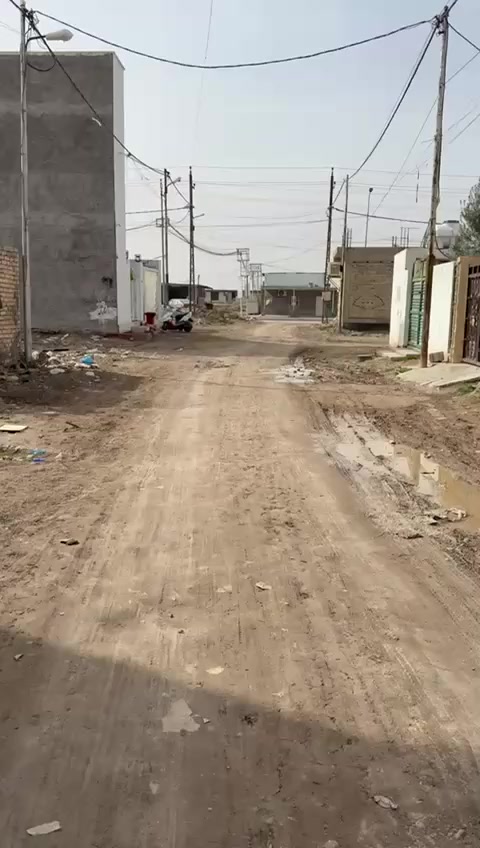 للبيع بيت ١٠٠ متر في منطقة السلاميات موقع مميز رابع قطعه عن الشارع الرئيسي 
حر ما مطلوب متوفر كافه الخدمات مي كهرباء مجاري 
كما واضح في التصوير للاستفسار مراسله الصفحه او اتصال برقم صاحب الدار مباشر ‏ حجي سعد  ‪‏‪0776 411 1909‬‏ 
‪0783 176 6227‬‏ #مكتب #الغسق
