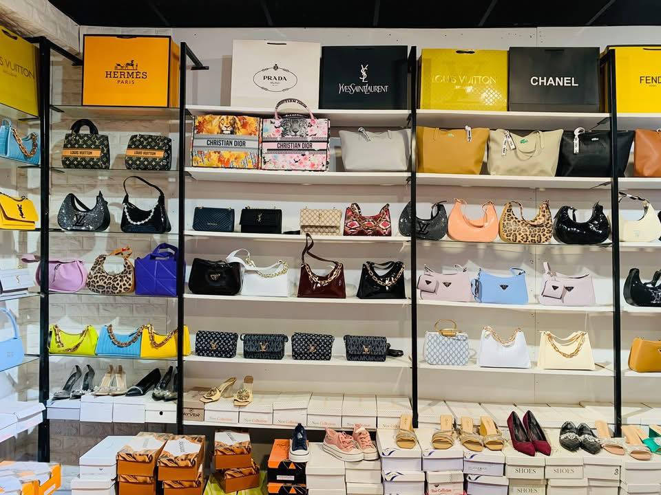 سڵاو بەڕێزان ئەو ڕافەكانتۆرانەمان هەیە بۆ فرۆشتن بۆ دۆكان هەركەس بیەوێ بە نرخێكی زۆر گونجاو دەیەنێ
***********
***********
