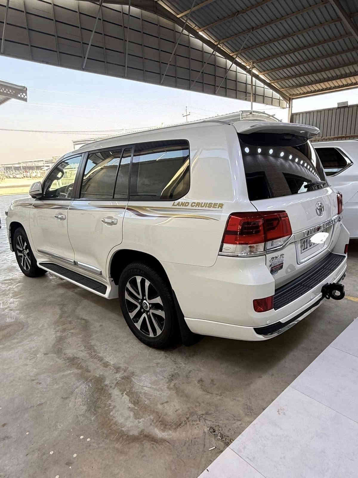 الحسن لتجاره السيارات 
العنوان-واسط الزبيديه

لاند كروز 2019 ابريم الأصلي 

مكفوله كلش جديده 

السعر 560$ مجال بسيط 

***********
