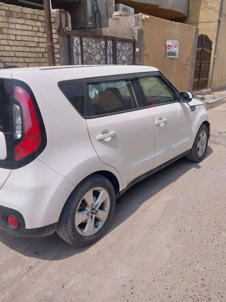 السلام عليكم ، ،،كيا صول موديل 19 كير محرك تبريد تدفئه ماشيه 87 بيه تبديل جاملغ وبنيد وبابين مرشوشه كلير وكما موضح بالصور سنويه بسمي السعر 115 وبيه مجال للشراي عنواني بغداد الكماليه ،،*********** اومراوس بكيا سبورتج 2011 أو 2012

