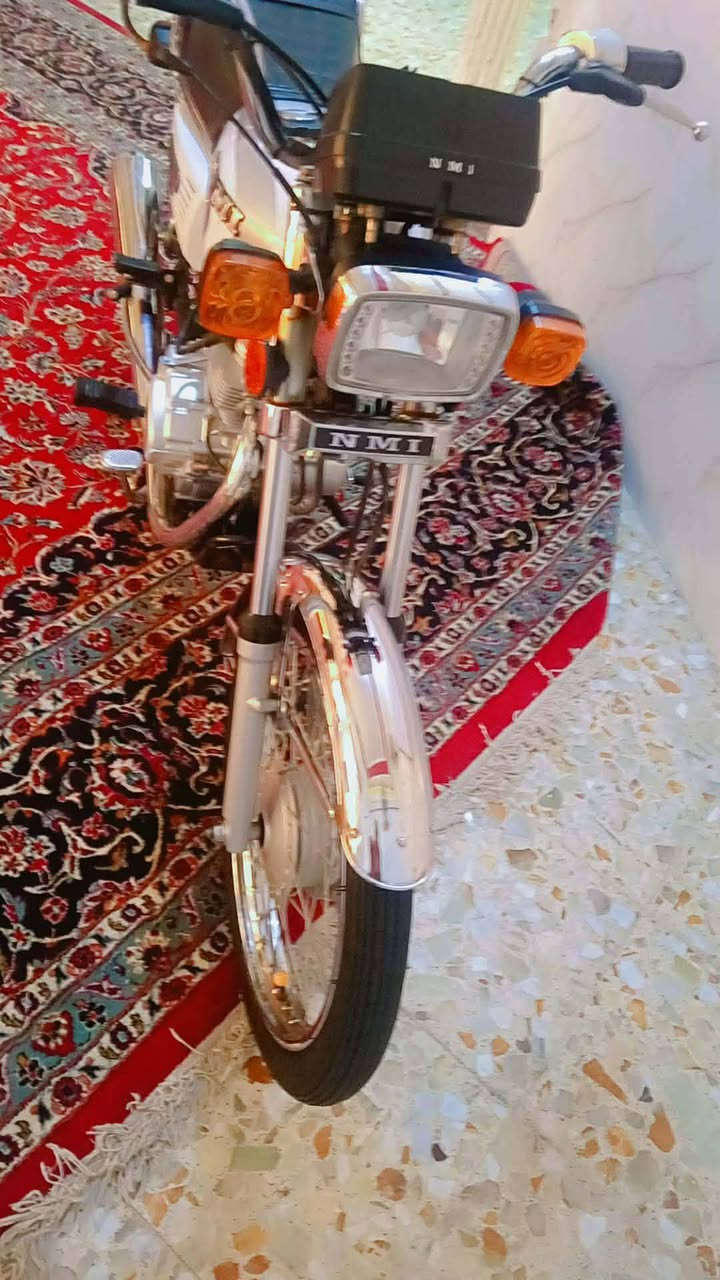 سلام عليكم شباب
دراجه نامه شلامجه مديل 23
دراجه كفاله من كلشي
مكينه برغي مامفتوح بيهه شلامجه
شراي خاص 
***********
