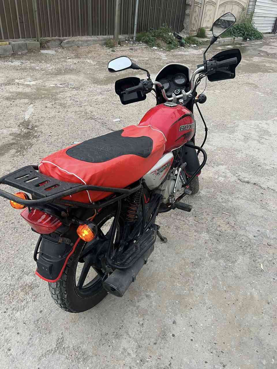 السلام عليكم بوكسر موديل ٢٢ مكينه كير كهربائيات كلها كامله تجفيت جديد دراجه سلف هندر كله شغال مكينه خرسه نقصها فقط باتري اوراقها ضايعه مكفوله سرقه وعشاير *********** السعر ٨٠٠ وبيها مجال مكان البياع
