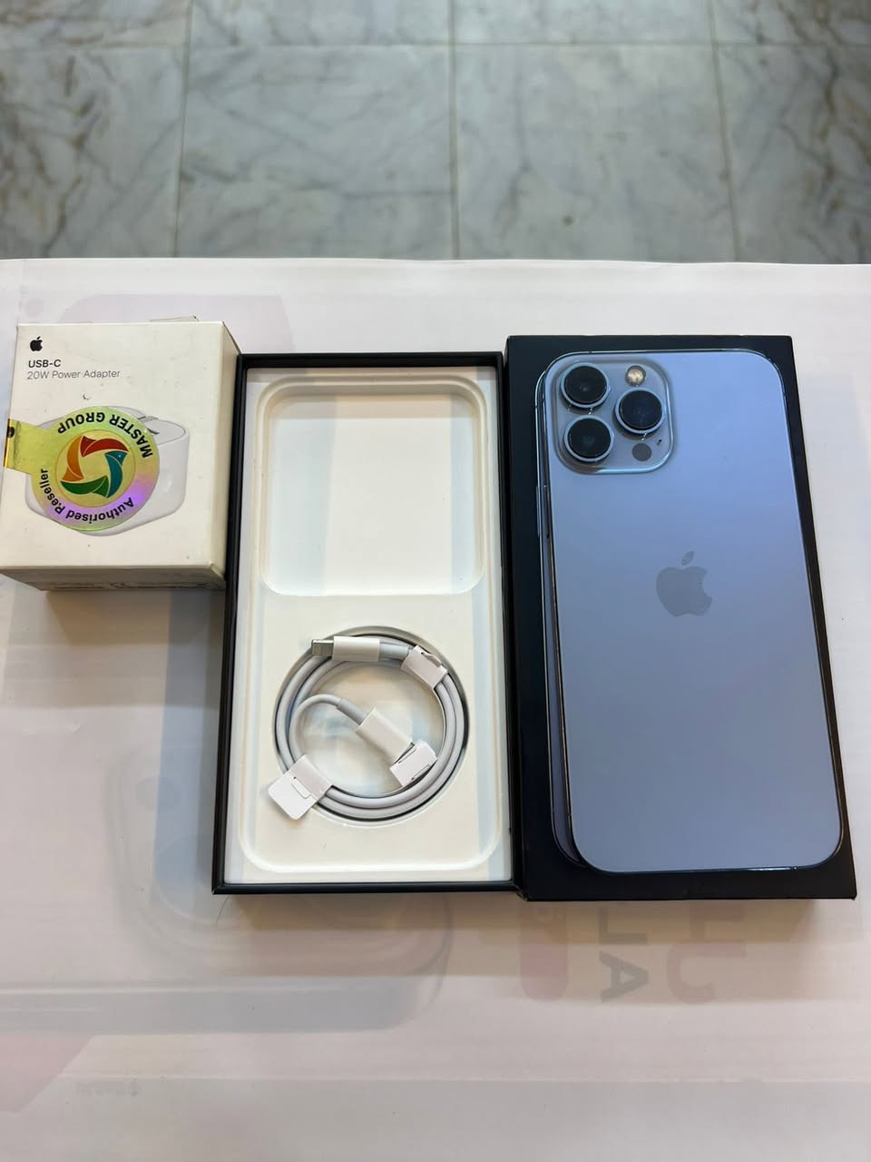 ايفون 13 برو ماكس 256 ذاكرة
بطارية 95‎%‎
نضافة 100‎%‎
كامل ملحقات الاصلية شركة ماستر 
اصلي وبيه ضمان لوكالة 
استخدام قليل
السعر خاص ***********
العنوان القطاع شارع السوك مجاور عوينات الكرار 
مركز الشمس
