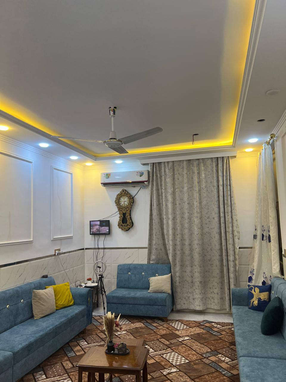 (عقار للبيع )
مشتمل طابو صرف طابقين مع قطعة ١٥٠م الموقع حي الحرية الاول قرب المجمع الطابق الاول غرفتين وصالة واستقبال ومطبخ والطابق الثاني صالة و ٣ غرف نوم ومخزن البناء درجة اولى (مطلوب اسكان ٥٠مليون )يباع مع القطعة وتحويل الاسكان ع مشتري او العكس .
للاستفسار 
***********
*********** او مراجعة مكتب أمتار للعقار
