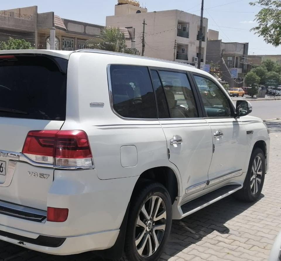 بيع او مراوس فقط كوري
لاندكروز جكسارة 2014 محدث 2021
سعر 255$ وبيه مجال 
موبايل *********** 
محرك v8 سلندر5.7
ماشية 134 الف كم 
3 قطع تبريد
سلايد
شاشة كاميرا
حساسات خلفيه
تحكم ستيرن جهتين
مري شفط كهرباء
ويل كب دعاية
لايت زنون
هزة وفحص جديد
السيارة صبغ عام
