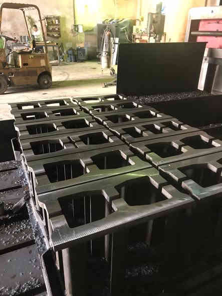 حداده لتصنيع القوالب. مع تجفيت الكابسات وملحقات معمل بلوك كركوك الحي الصناعي ***********
