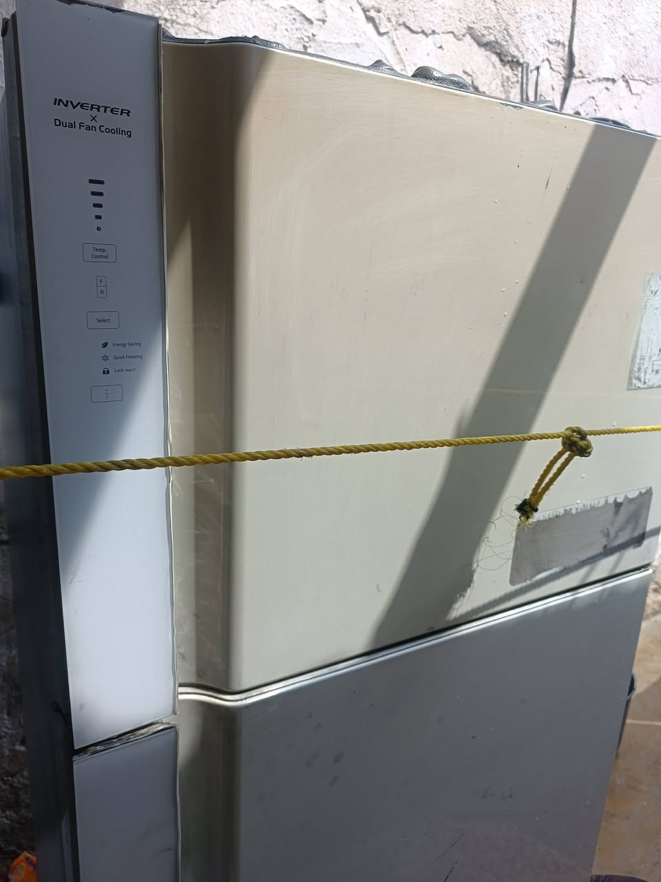 السلام عليكم عندي تخم ملكي محترق شيء قليل عاوزه بس قماش التخم قطعتين كبار واثنين كراسي وعده ثلاجه ثلاجه الكترونيه بس الثلاجه محترق الباب من فوق شغاله شرط الشغل مكاني كربلاء 
***********
