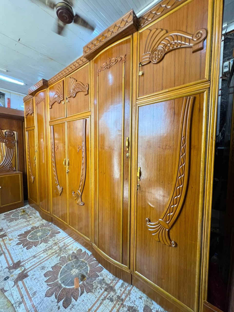 غرفه نوم ام السته طابقين صاج نظيفه عنوانه كوت حي الجهاد شارع النجارين نجارة ومعرض الحجامي الاتصال او مراسلة الصفحه سعره مع الشد والنقل علينه داخل الكوت ***********
