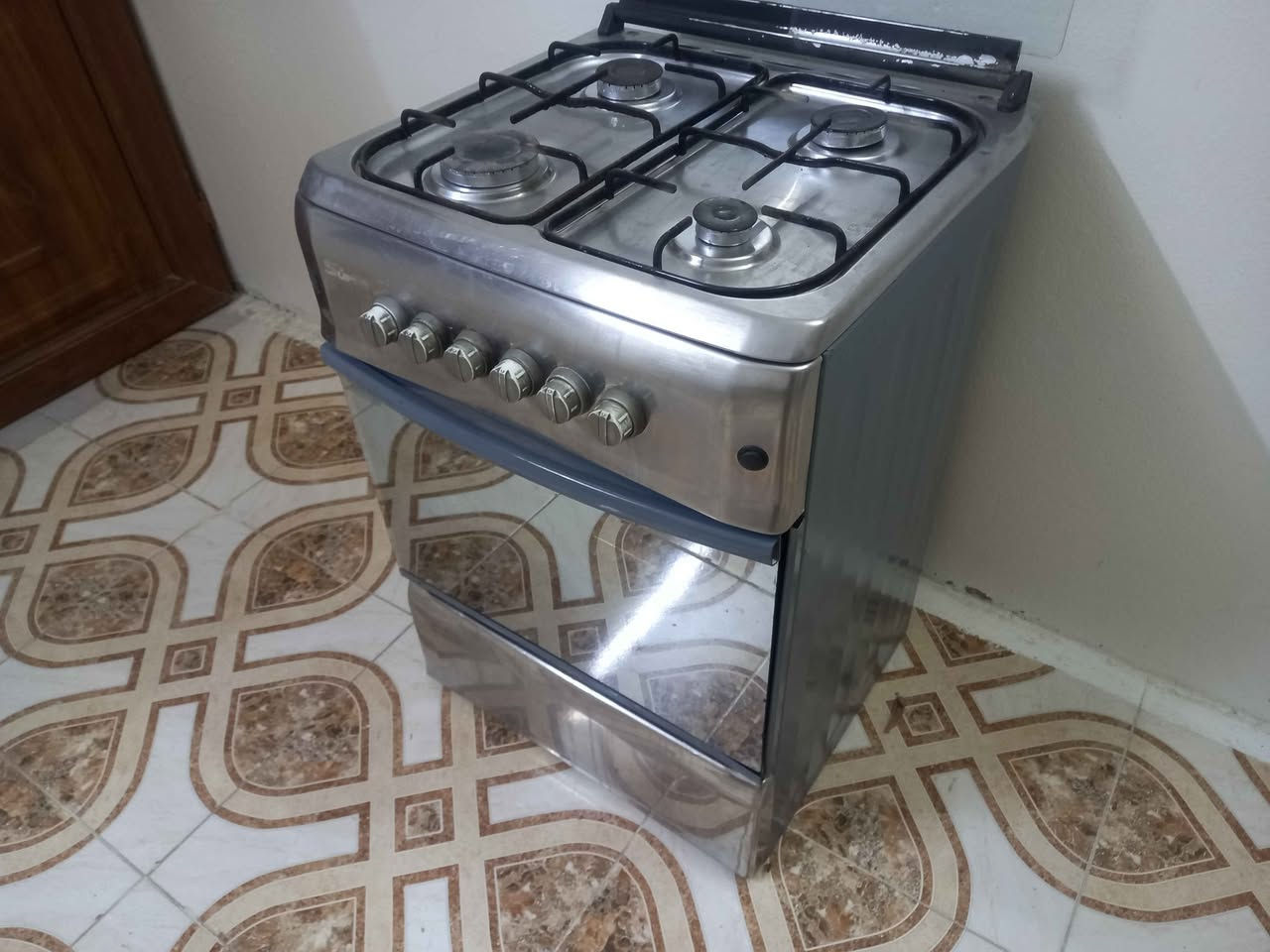 طباخ تركي للبيع شرط الشغل السعر ٧٥ ألف العنوان موصل حي الصدام بعد السيطرة عالشارع العام طريق بعشيقه *********** *********** يوجد توصيل داخل الموصل أجره عالمشتري موصل, نينوى
