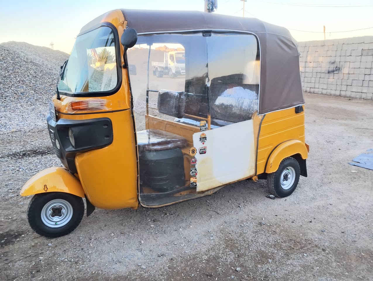 سلام عليكم تكتك للبيع موديل 20   رقم واسط كفاله عامه سعره 6500 وبيه مجال حك الجيه مكاني نعمانيه للاستفسار لاتصال ***********
