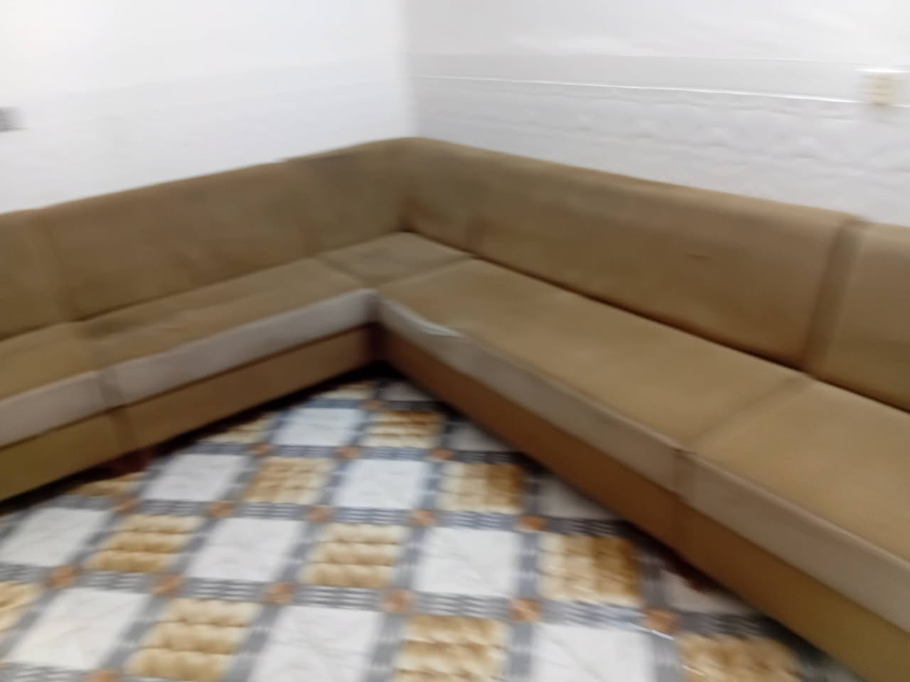 السلام عليكم 
تخم ديوان مستخدم للبيع  ٩ قطع 
ديالى خان بني سعد 
***********
