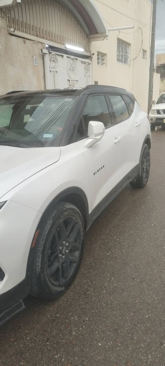 بلايزر RSفول مواصفات لون صدفي والقماره اسود عدا الفتحه لونينن توكولر توويل موديل 24 شهداء  باسمتا الشهيد اخويه مرقمه كربلاء  تبديل فقط باب الخلف السائق لود اسود نصبغ والباقي كفاله السعر 275تلفون***********
