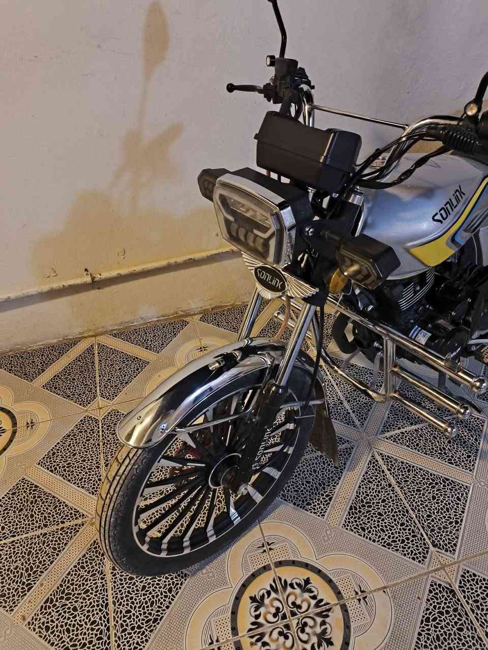 سلام عليكم ورحمه الله وبركاته درجه ايراني سولنك محرك 200  اخو زيرو نضيفه حيل كامله مكمله شغل وطلع  اتصل على هذه رقم هاتف ***********  بي واتساب سعر واحد 75 وبي مجال
