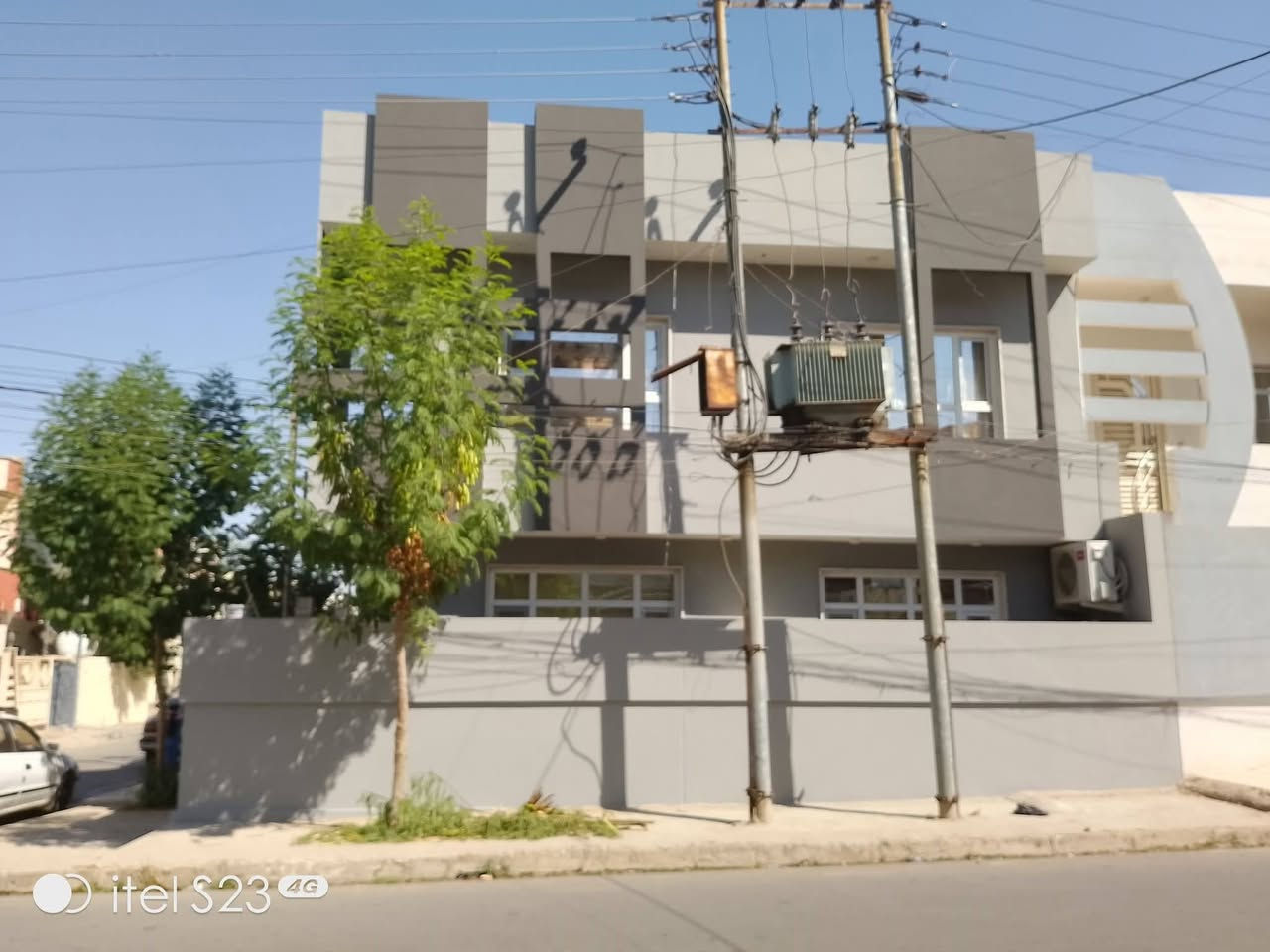 السلام عليكم يتوفر لدينا صبغ كافة المحلات والمنازل الحديثة والعمارات والمدارس والمولات شغلنا درجة أولى لدينا خبرة في العمل اكثر من 25 سنة صبغ داخل وخارج ومعالجة رطوبة الجدران وصبغ السطوح مانع الرطوبة الوتر ستوب وصبغ الابواب والشبابيك وشغلنا جودة عالية وأسعار مناسبة للاستفسار الاتصال على الرقم الموجود في المنشور ***********
