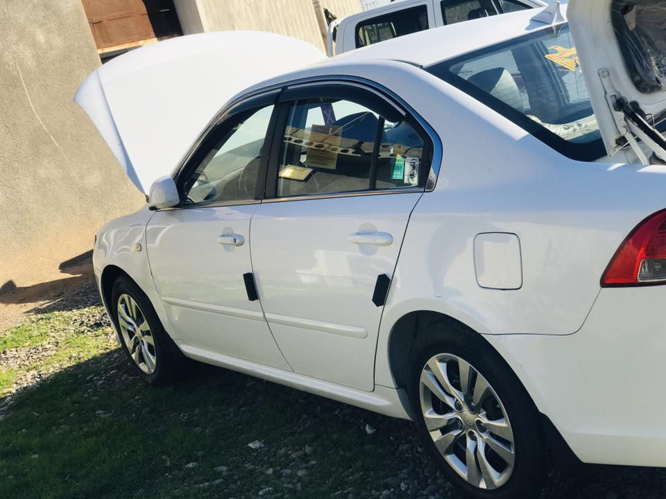 سلام عليكم
كيا اوبتما خليجي 2009

رقم كربلاء انكليزي بسمي تحويل مباشر سنويه ل٢٠٣٠ سنويه وهزه وأرقام دولي كله جديد

مكينه ٢٠٠٠ مامفتوحه

تخم تاير جديد حداديه امامي وخلفي جديد

تبريد تدفه شغال مابيه نقص لوبرغي دوشمه ارضيه وكشنات 

كفاله وعل فحص ماعدا طخه بسيطة بين باب السائق والجاملغ بدون دواخل وبدون فتح 

مستعجل ع بيعتها وسعرها جوه السوق الله يشهد 
الاتصال او واتس اب ع الرقم ***********
