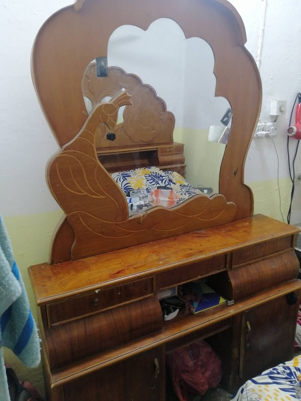 للبيع كنتور ست بيبان وميز مرايه وجتف جربايه بدون تخت قيم وخذ للاستفسار الاتصال على الرقم *********** بي وتساب
