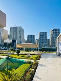 🏢 للبيع شقة فاخرة في مجمع البوابة – القضاة  اطلالة على الزوراء  المساح...