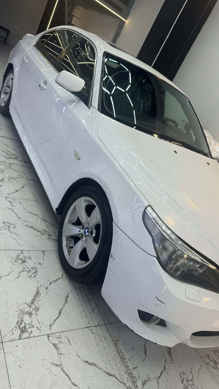 سلام عليكم 
BMW e60 2007
530i
محرك n53 30 جديد 
كير جديد 
صدر أمامي كامل 
تخم تاير جديد 
سماعات لوجك سفن 
سلايد خمس بردات سيدي جنجر دبل سيدي 
وارد أمريكي ضربتها بابين الراكب اليمنة
كت m 
للاتصال *********** 
السعر ١١٢
