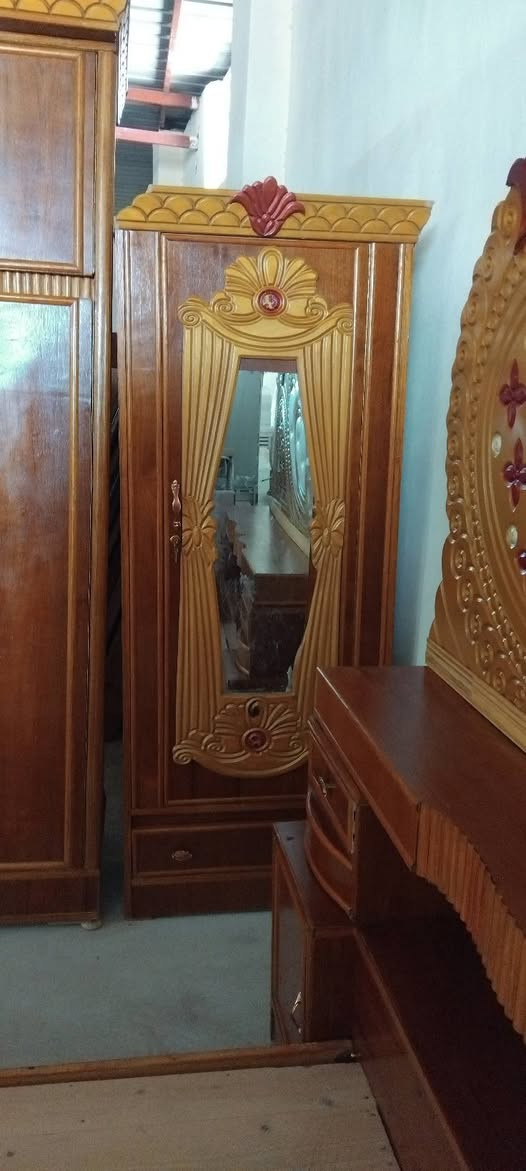 غرفه صاج احطاطه ٦ باب ملحق 
الابواب سلايت 
نضيفه اي ضرر مابيها 
المكان الخالص /عرب شوكه 
للاستفسار الاتصال ع ***********
او المراسله واتساب
