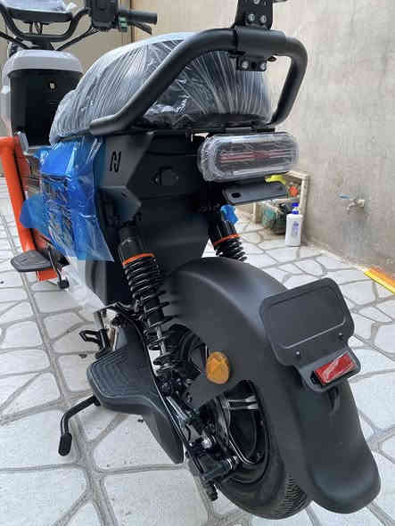 سلام عليكم شباب بايسكل شحن معروف R15 جديد بعدة عليه سليفون شركة دراجة يجي دبل بطارية 5 ودبل سويج بصمة رادار اشارات لايت زينون LED بريك دسكات قاعدة تلفون ستاند + مكان شحن ل تلفون دراجة بعده على وكالة باقي تفاصيل شكل موجود ب صورة مكاني كركوك  لاتصال على رقم *********** سعر 600
