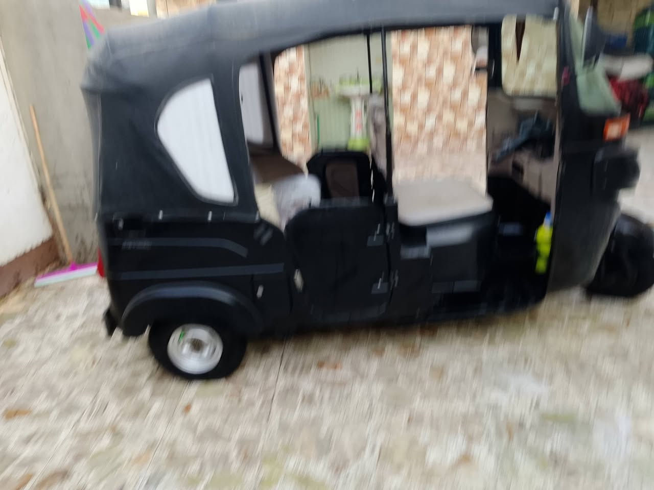 تكتك للبيع مكان كوت حي الجهاد
***********
