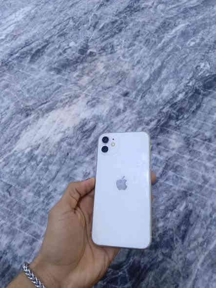 11 كامرتين جهاز نضيف 
فقط بطاريه مبدل 100
ذاكره 64
كامرات ٫ صوت ٫ سيم 
كله مكفول ونضيف 
بصمه وجه متوقف 
سعر 190
***********
