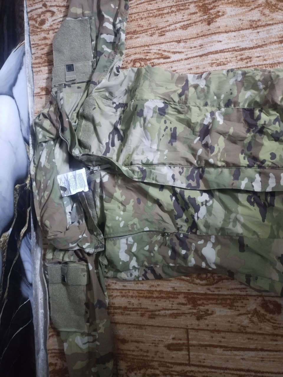 السلام عليكم بدلات اصليات بريطانيا الكمر 36 اكس لارج الرقم ***********
