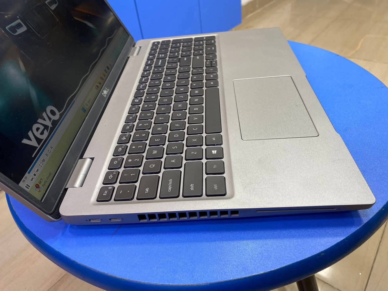 بنقدملك لابتوب DELL Precision 3561 أداء احترافي بلا حدود من الجيل الحادي عشر  🚀 وبضمان سنة 💯

✅ مواصفات الجهاز:

🔹 المعالج: Intel Core i7-11850H — قوة معالجة فورية وسرعة تنفيذ عالية

🔹الرامات : 16 GB DDR4 — لتشغيل التطبيقات الثقيلة بدون تأخير

🔹 الهارد: 512 GB SSD — مساحة واسعة وسرعة تحميل رائعة

🔹 كارت الشاشة: NVIDIA Quadro T600 4GB — مثالي لتصميمات الجرافيك والعمل الهندسي باحتراف

🔹 الشاشة: 15.6 بوصة — حجم مناسب للشغل والترفيه

📌 الجهاز مثالي لـ:

✅مصممين الجرافيك والـ CAD

✅مهندسين البرمجيات والـ 3D

✅البرامج الهندسيه والالعاب
ـــــــــــــــــــــــــــــــــــــــــــــــــــ
 📲 للحجز والإستفسار تواصل معنا عبر الخاص او واتساب علي الرقم 01024538916
او اضغط على لينك الواتساب مباشرة لسرعة التواصل 👇https://wa.me/201024538916


**إذا كنت صاحب هذا الإعلان وتريد حذفه لأي سبب، رجاءا أرسل رسالة إلى الدعم الفني**