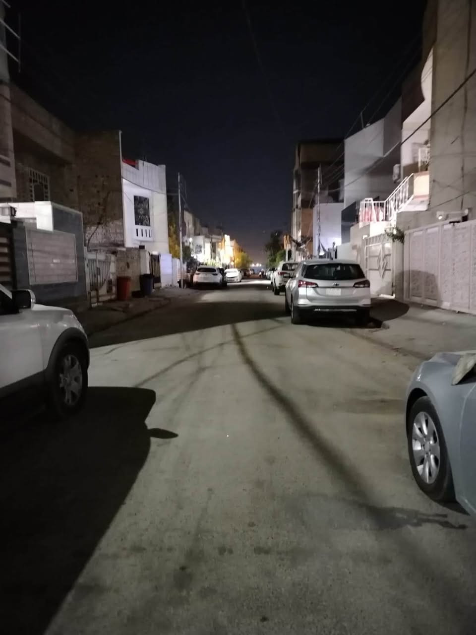 🏡🔥 بيت للبيع بسعر قطعة أرض – فرصة لا تُعوّض 🔥🏡

📍 الموقع: بغداد – حي الإعلام – منطقة العمداء (من جهة مدينة الألعاب)

📐 المساحة: 150 م²
📏 الواجهة: 7.5 متر
📏 النزال: 20 متر

🏠 تفاصيل العقار:
✔️ غرفة نوم
✔️ صالة
✔️ مطبخ
✔️ خدمات صحية منفصلة
✔️ كراج
✔️ بناء قديم ونظيف
✔️ ارتفاع السقف 3 أمتار

✨ مميزات العقار:
✔️ يُباع بسعر قطعة أرض (فرصة استثمارية مميزة)
✔️ يقع في منطقة هادئة وراقية
✔️ سكن الجوار راقٍ ومنظم
✔️ مناسب للسكن أو لإعادة البناء والاستثمار
✔️ موقع مطلوب وقريب من الخدمات

💰 السعر: 360 مليون دينار عراقي
🤝 يوجد مجال للتفاوض مع الجادين فقط.

📞 للاستفسار والمعاينة:
***********ابوهذال

#بيت_للبيع
#حي_الإعلام
#العمداء
#عقارات_بغداد
#استثمار_عقاري
#طابو_صرف

