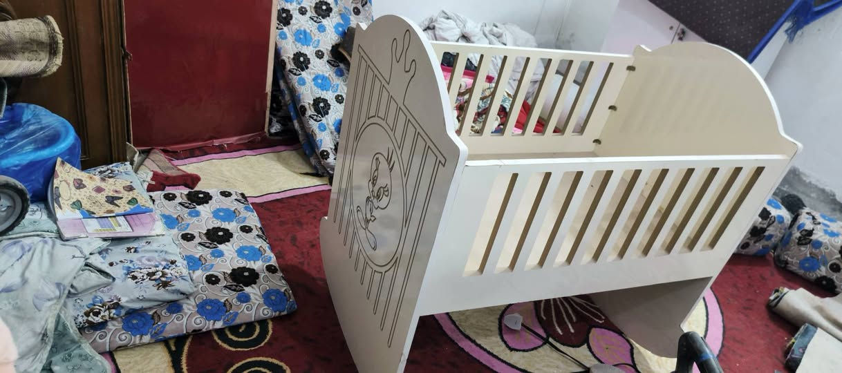 سلام عليكم كاروك هزاز مستخد قليل أم دي إف كلش قوي قياسه 120x80يصلح لعمر5سنوات سعره ٧٥الف قفل الرقم ***********8
