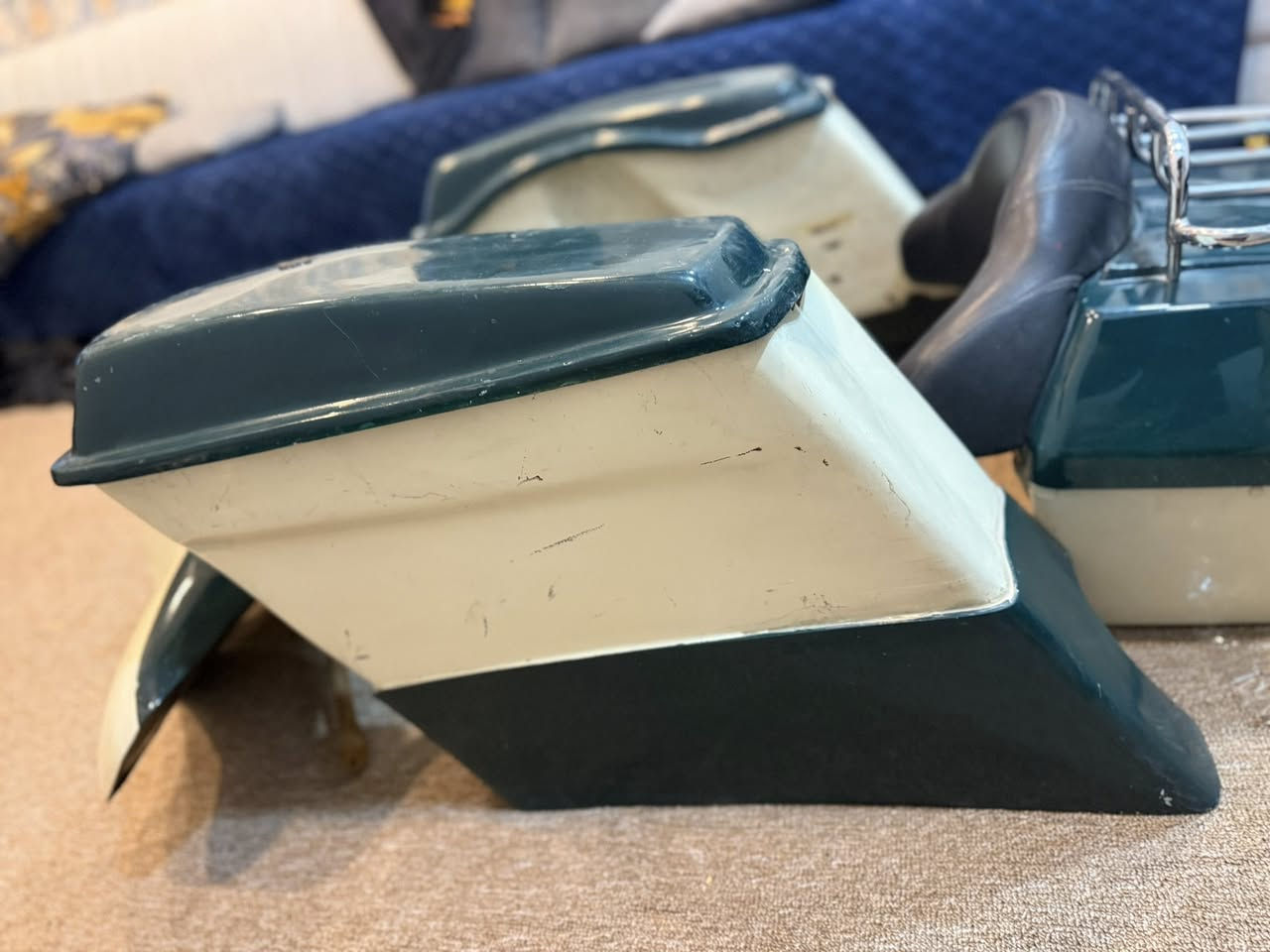 تخم كامل بجم+ جنطتين جانبية+ جنطة خلفية كبيرة ام تجوة+ لحاية جنط+ لحية جاملغ خلفي
للبيع
***********
٤٠٠$
