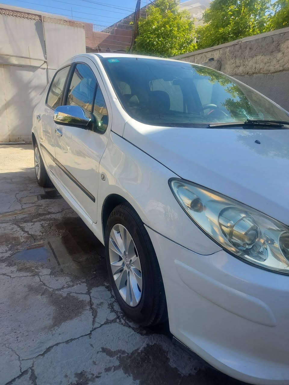 السلام عليكم 
عندي بيجو ٣٠٧ موديل ٢٠٠٦ 
مراوس ب سوبر ٨٥
شرط النظافه
***********
