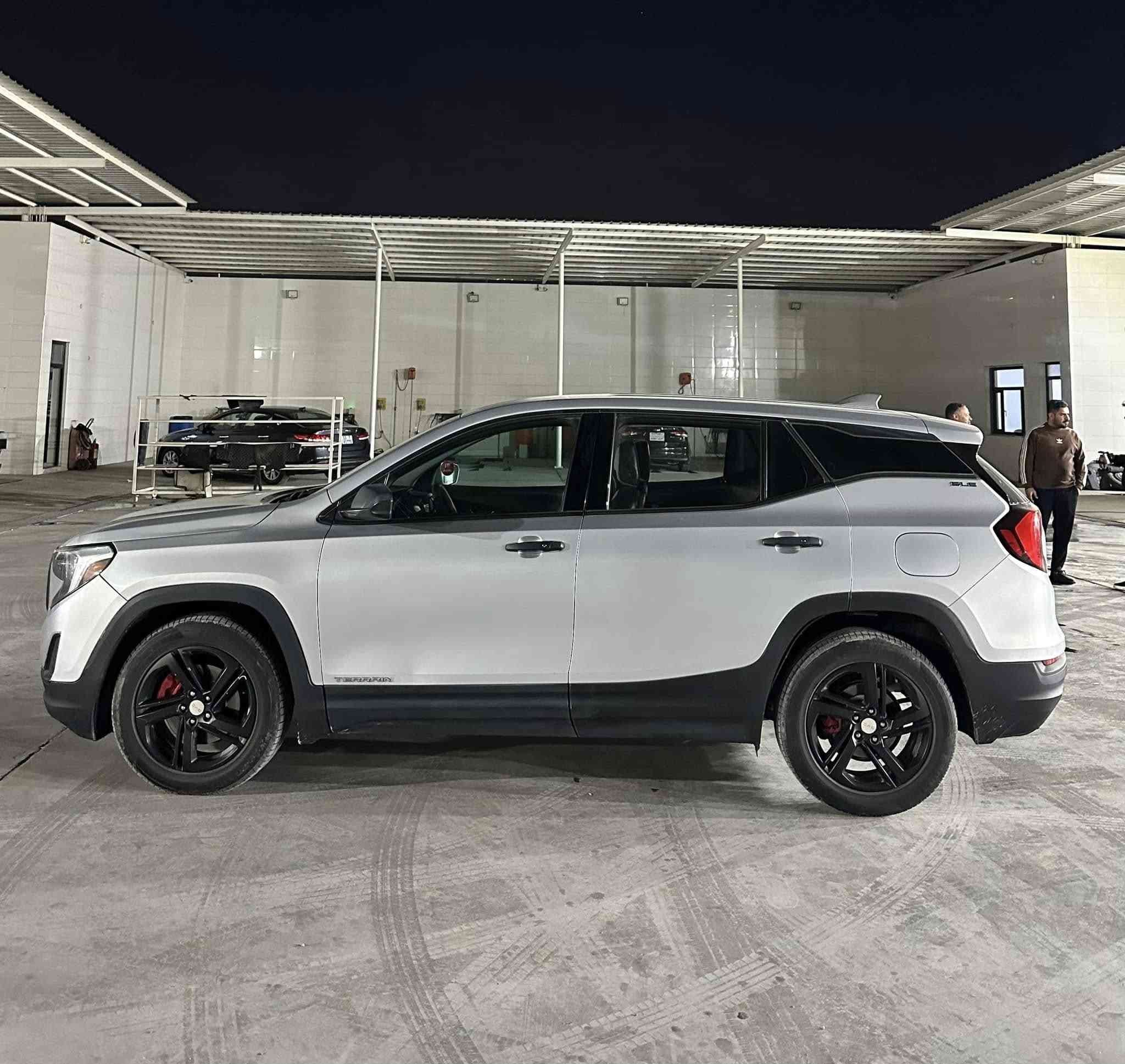 جمسي  تيران 2018  GMC  SLE

لون السيارة سلفر  

السيارة ماشية : 68 الف ميل استخدام شخصي فقط           كير + مكينة مكفول 

بيع او المراوس حسب القناعه 

الضرر : بنيد و جامرلغ ايمن حادث سطحي بدون دواخل بدون شاصي مع بعض الملاحظات السونار مرفق في الصور  مع صور الحادث 

1 -اضواء امامية LED 
2- اضواء خلفية LED   
5-كامرة خلفية قلابه 
6- بصمة تشغيل وأبواب وصندوق 
7- اوتو بريك توقف ذاتي 
8- كشنات جلد وتحكم كهرباء 
9- دسك امامي خلفي 
10- رادار امامي 
11- شاشه كبيره 
12- فول تحكم ستيرن 
13- كير دكم 
14- هاند بريك بصمه 
15-مري كهرباء 
16- تبريد قطعتين
17- سستم صوت vip
18- اوامر صوتية    
21- ماوس تحكم بأنظمة القياده 
24- نضام ABS مانع انزلاق
25-اوتو ستوب 
26- محرك السيارة 2000 تيربو المرغوب 

السيارة رقم نجف مشروع وطني تتحول بأي محافظه 
  
السعر : 145 ورقه وبيه مجال بسيط 

مكان السيارة بغداد-السيدية

 *********** واتساب او اتصال
