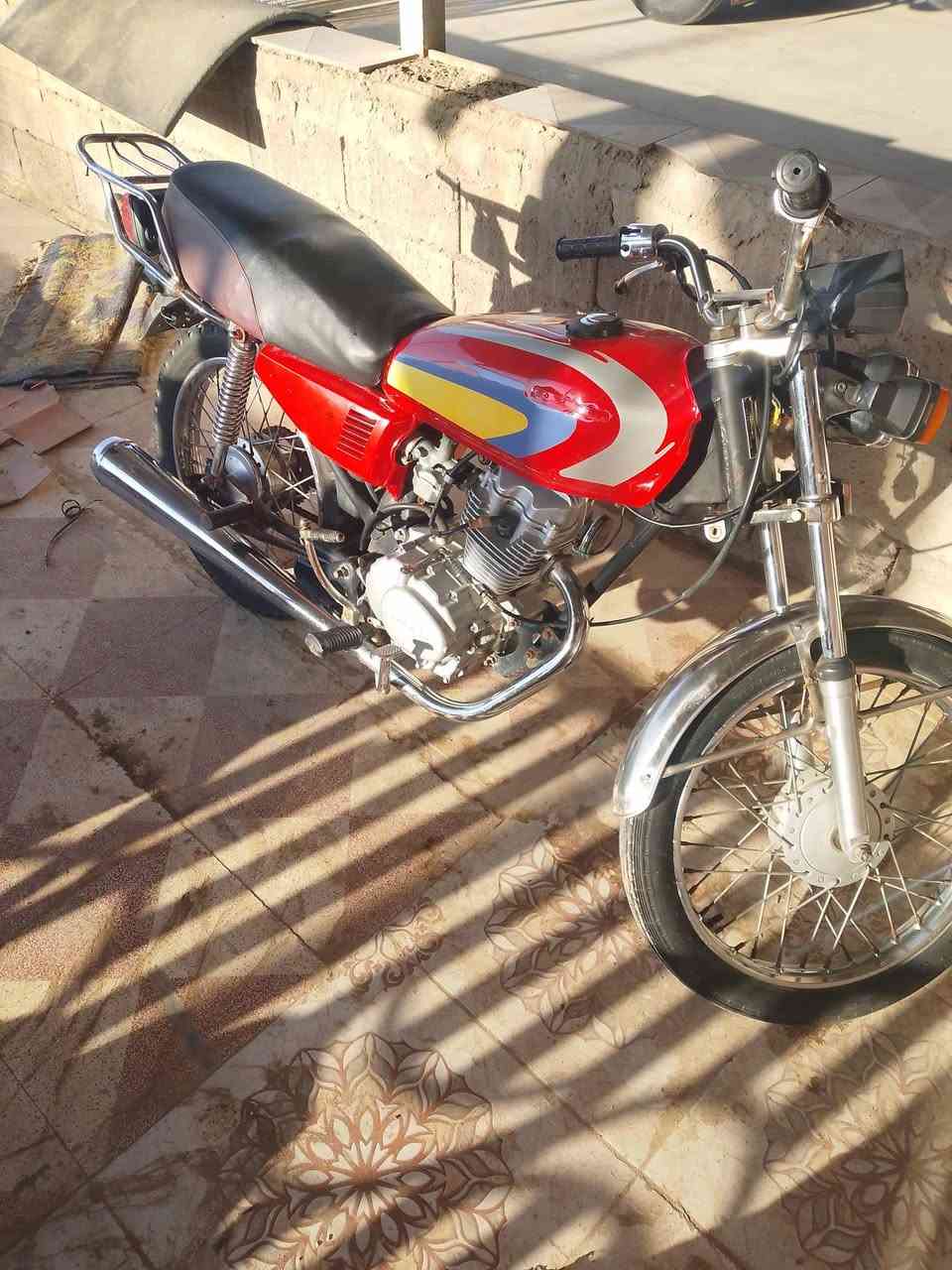 السلام عليكم دراجه اربعه كير موديل 18مكينه 21نظافه خير من الله مكان كوت شارع نفط رقم الهاتف ***********
