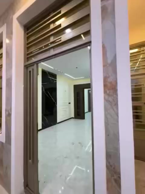 دار للبيع المساحه ١٠٠ متر  الواجهه ٥ متر 
طابقين اونص ٤ غرف نوم  
  العنوان الرستميه خلف المرور.   ***********
