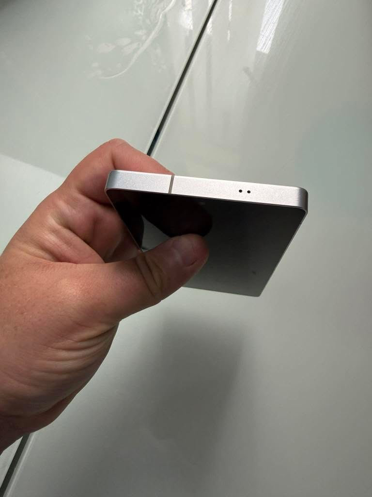 Samsung s25 ultra , 256g
دبل سيم نضافة 100 بل مية شرط جلخ مابينو ملحقاتو كاملة كارتو شاحنة كيبل كامل ملحقات معا كفر سامسونج اصلي كليب 
اهم مميزات الجهاز
Snapdragon 8 eliet 
شاشة dynmic amoled x2
بطارية 5000
للتواصل ***********
سعر مليون و. 225
