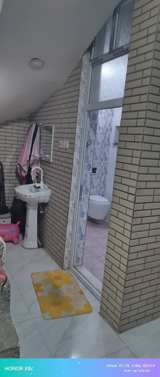 السلام عليكم دار للبيع مساحه 100 شارع الكبان مقابيل شارع الصيدليه استقبال ومطبخ   غرفه نوم صحيات غربيه صحيات خارجيه مطبخ حار مطبخ بارد الاستفسار ***********
