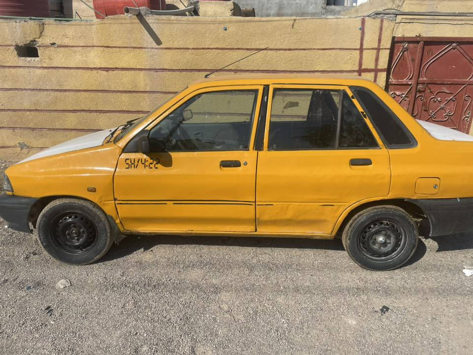 السلام عليكم…
 سيارة سايبة  للبيع موديل موديل ١٣ 
محرك يخبل مشاءالله توه مجفت
الكهربائيات كلها شغالة 
حدادية جديدة توه شاهدها 
تواير جديد 
الگير فقط   الرابع يفلت
كشرتها مثل ما واضح بالصور . 
السعر ١٣ ونص . 
مكاني البصرة - الزبير
  واتساب : ***********
