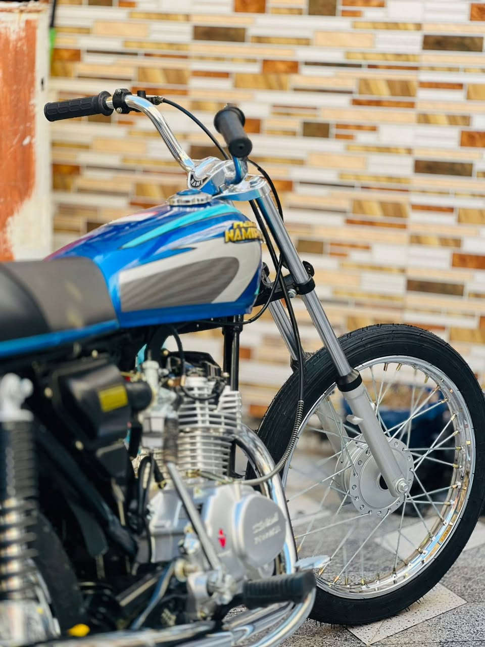 عمي السلام عليكم درجه توها معمرها شاصي ٢٣ ارشا محمور شيال ربع مكمل الرقم باقي بس بصمت الوكيل *********** المايعرف سعرها يطلع كلل
