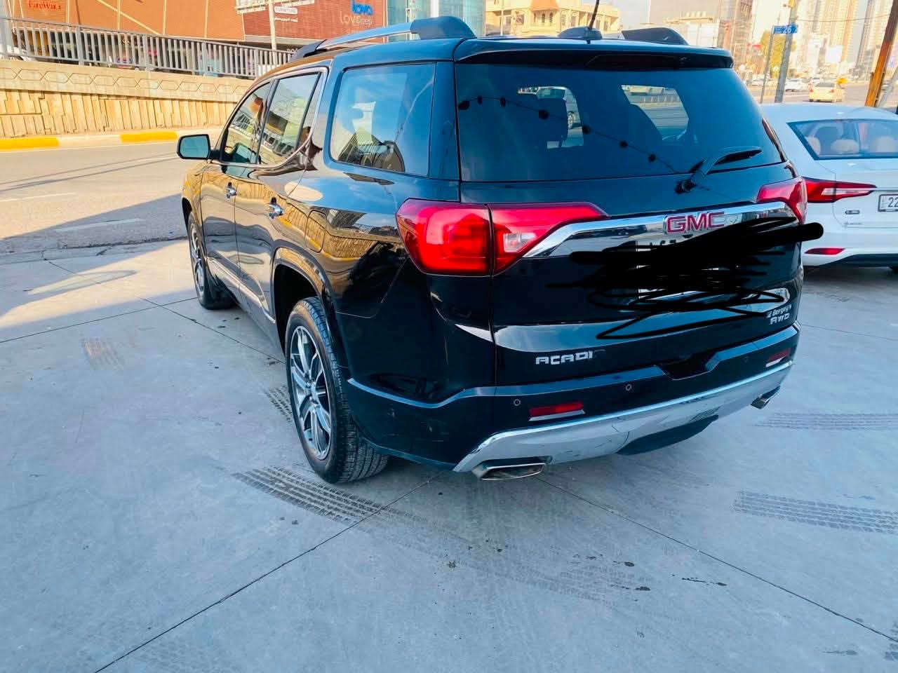 السلام عليكم للبيع بدون مراوس ❗️
GMC اكاديا 2018 مواصفات دينالي اعلى فئة 
ممشة 175 الف كيلو 
الصبغ شبر في الباب الخلفي تحت الرقم 
مواصفات دينالي فول 
محرك 6 سلندر 3.6 
فور ويل 
كشنات كهرب تبريد و تدفئة لكشن السايق و الراكب 
7 راكب و كشنات جلد لون اسود 
تشغيل بصمة 
السيارة حيل نظيفة و مصروف عليها
وارد أمريكي 
رادار امامي و خلفي 
نقط عمياء
حساسات امامية و خلفية
تحديد مسار و كروز كونترول
أنظمة قيادة: snow , sport , tow/haul
فتحة سقف بانوراما
شاشة تدعم ال apple CarPlay و android auto 
كامرات 360 درجة 
ذاكرة حفظ للكشنات و المرايات 
باب صندوق كهرب 
مرايات كهرب
نظام توفير وقود start/stop
نظام صوتي Bose 
السعر 165 قفل 
التواصل خاص او هذا الرقم: ***********
و بيه واتساب
