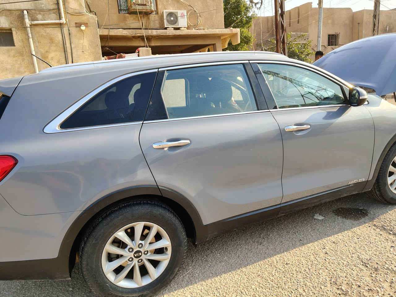 السلام عليكم سورنتو 2018 أمريكي مغلفه نانو سيراميك الحادث  الجاملغ الخلفي السياره بدون تبديل ومامفتوحه وليبل واحد ومصبوغه شبر من القماره والون فيلي غير محدد والسياره 6سلندر  السعر 195 وبيهه مجال *********** العنوان وآسط مركز المحافظه
