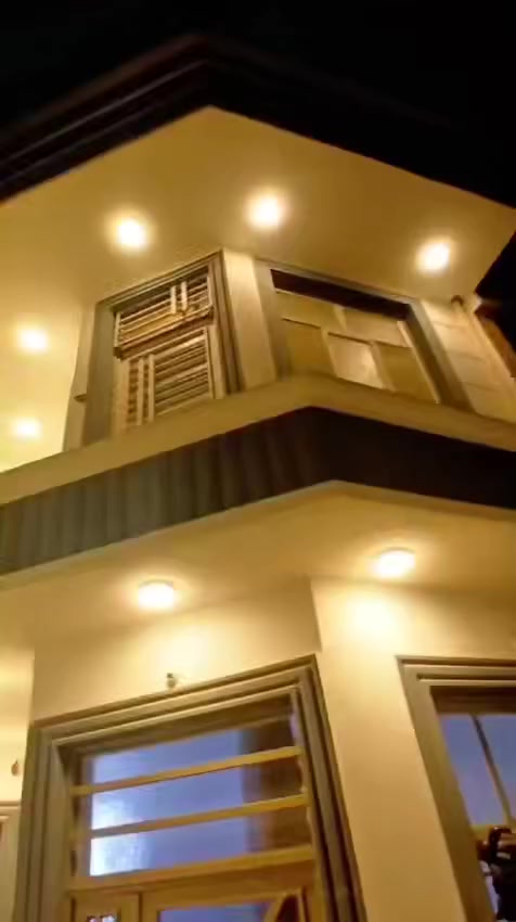 دار للبيع بالاطارات مساحه 100 م
بناء حديث ثلاث غرف نوم 

قرب الكليه التربيه المفتوحة 

السعر 145 بيه مجال قليل 

الرقم ***********
