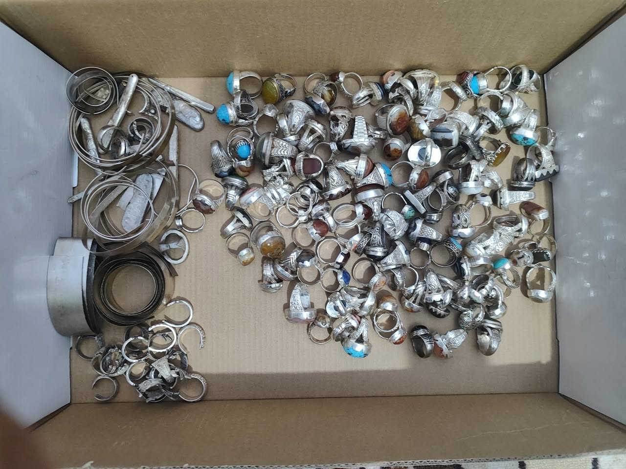 السلام عليكم ابيع ع الوزن سعر الغرام ٣٥٠٠ مع الحجر صياغه يدويه فضه ٩٢٥ كيلوين ونص ابيع شلع  مكاني الكوت


**إذا كنت صاحب هذا الإعلان وتريد حذفه لأي سبب، رجاءا أرسل رسالة إلى الدعم الفني**